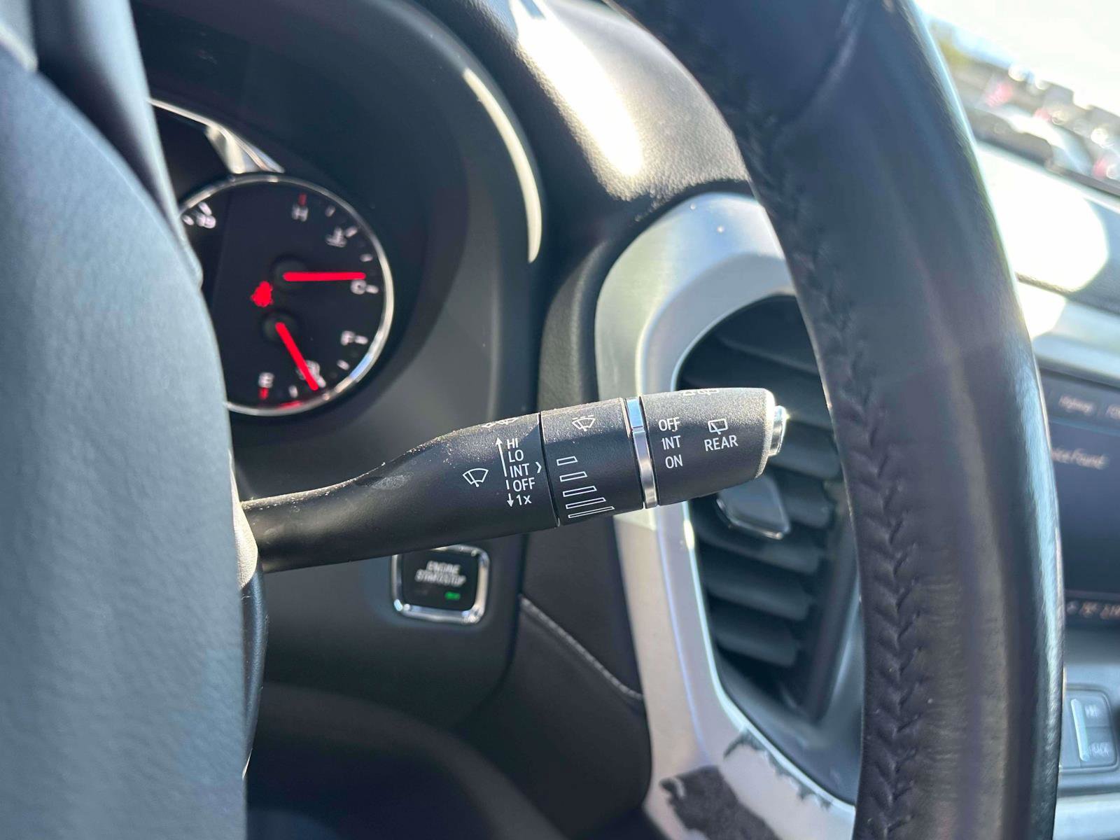 Used 2022 GMC Acadia SLT w/ Technology Package image 27