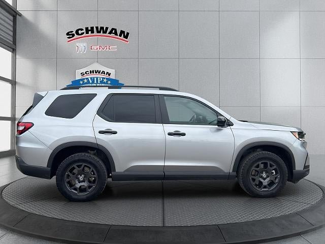 Used 2025 Honda Pilot TrailSport image 3