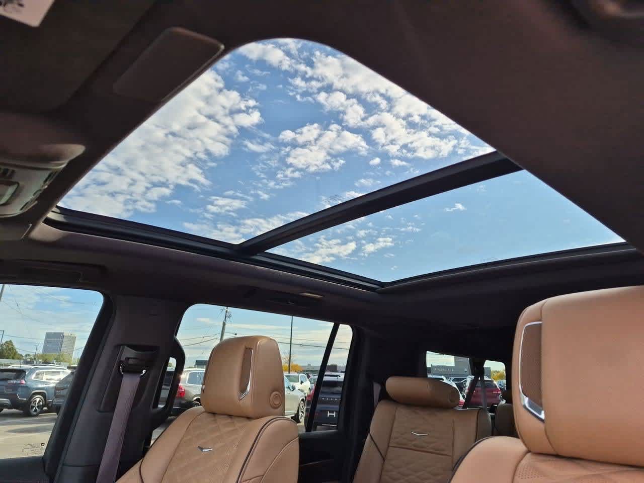 Used 2024 Cadillac Escalade ESV Sport w/ LPO, ONYX Package AWD/4WD image 19