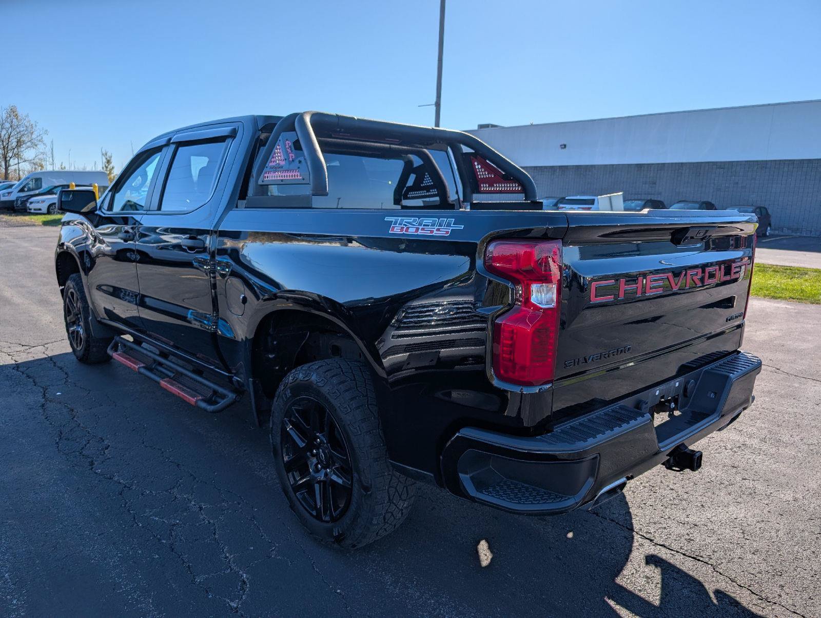 Used 2023 Chevrolet Silverado 1500 Custom Trail Boss w/ LPO, Dark Essentials Package AWD/4WD image 5