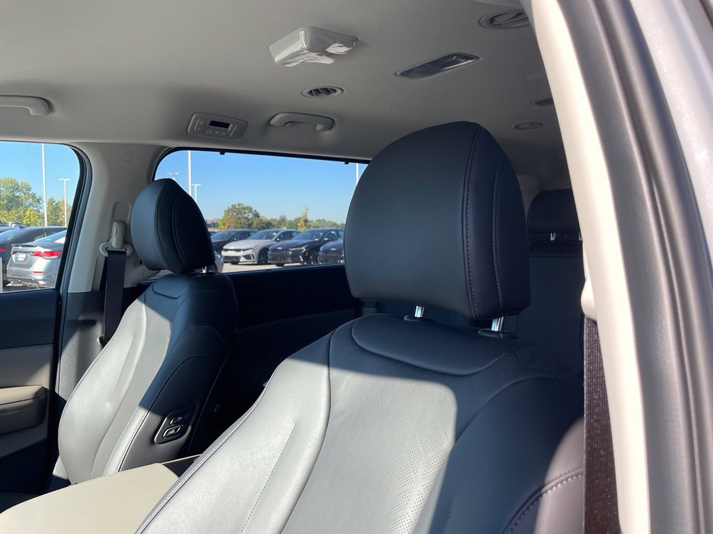 New 2027 Kia Carnival EX FWD image 21