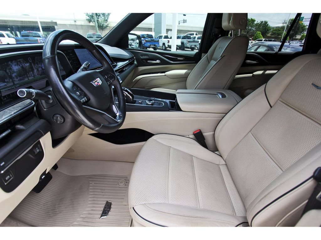 Used 2021 Cadillac Escalade Premium Luxury w/ LPO, Illumination Package RWD image 6