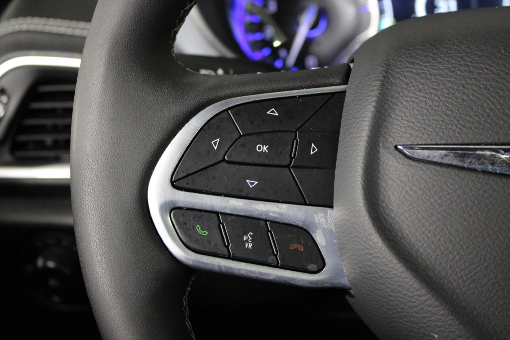 Used 2026 Chrysler Pacifica Limited FWD image 27