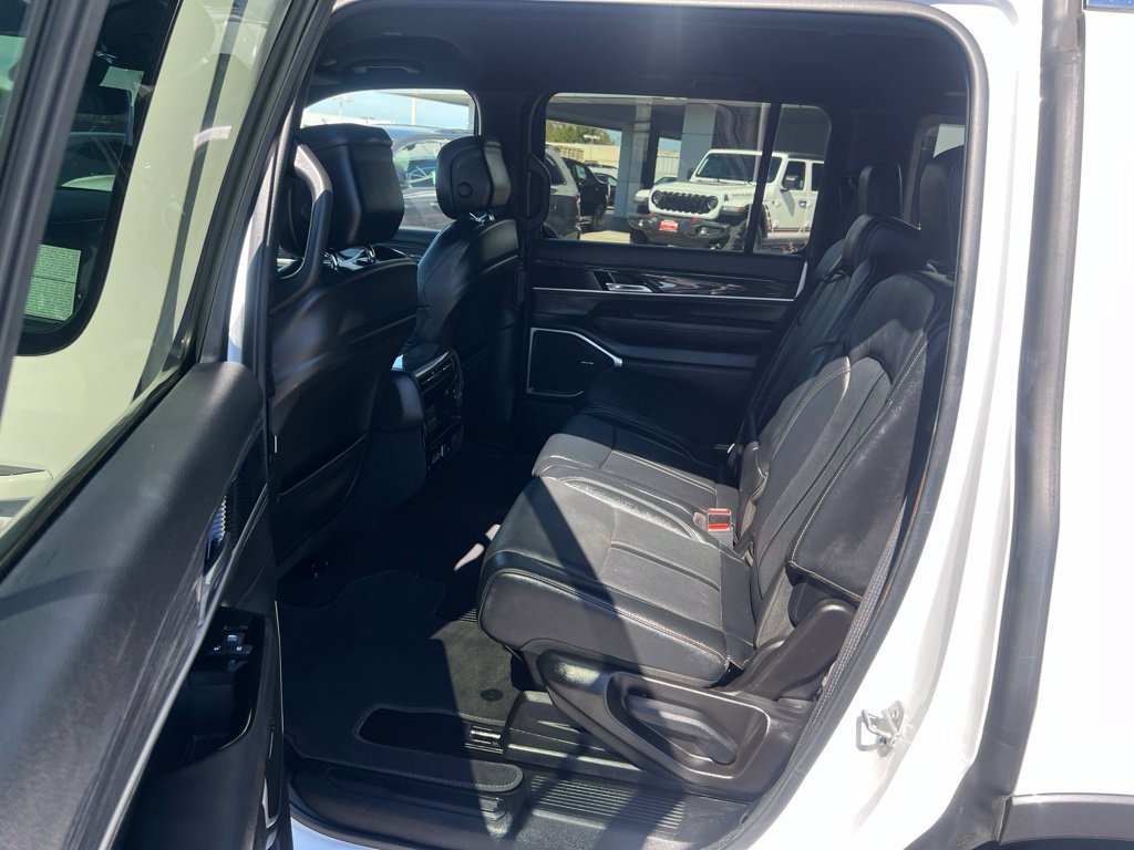 Used 2022 Jeep Wagoneer Series III AWD/4WD image 29