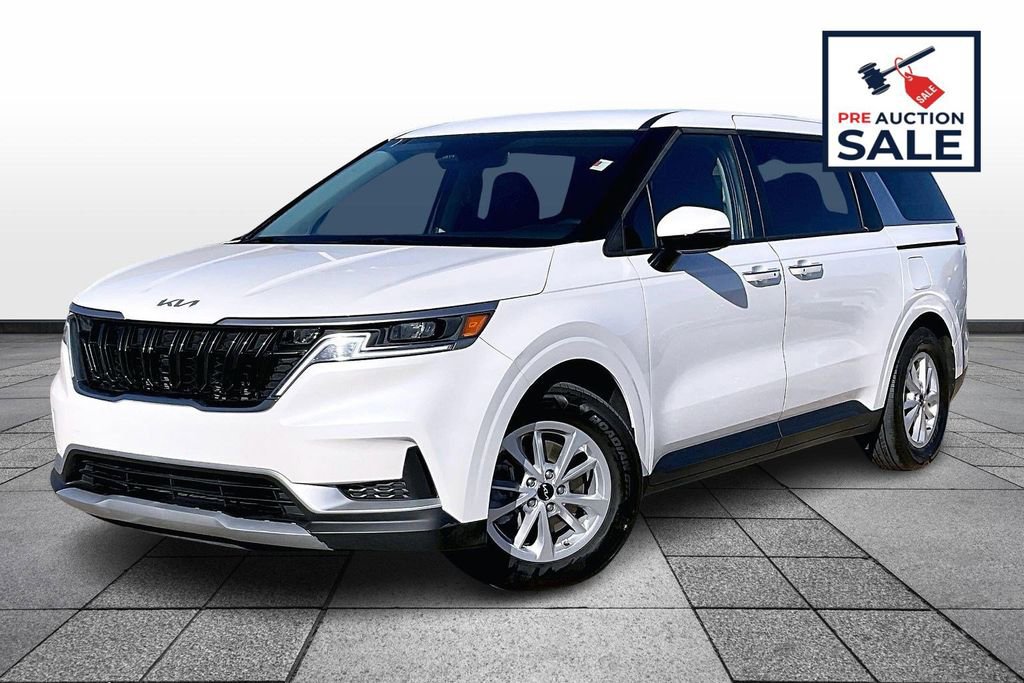 Used 2024 Kia Carnival LX image 1