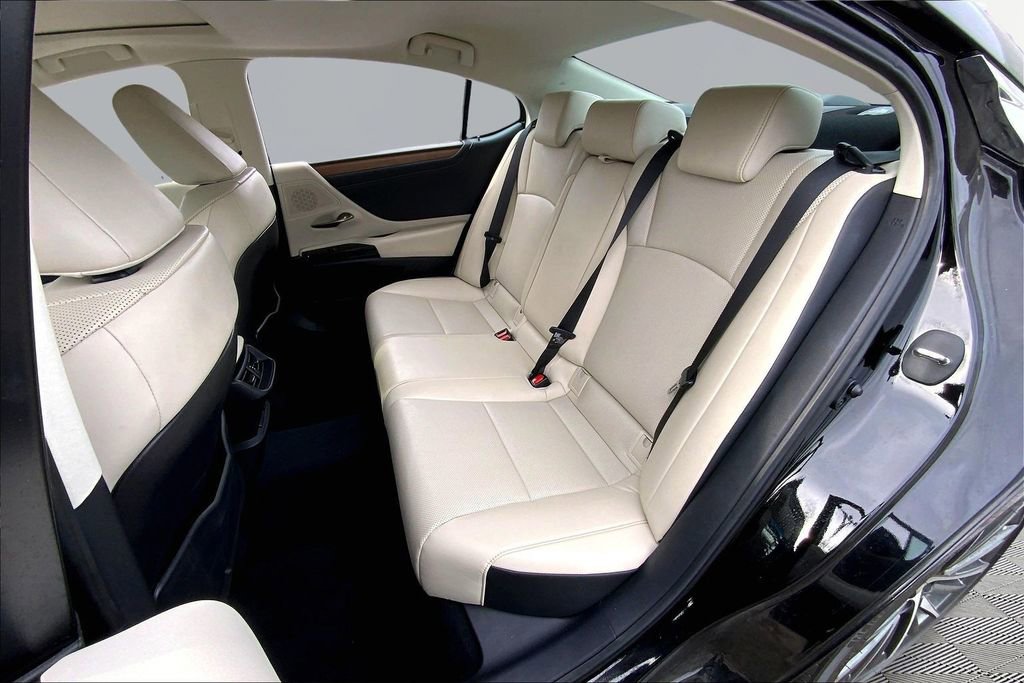 Used 2024 Lexus ES 350 w/ Premium Package image 16