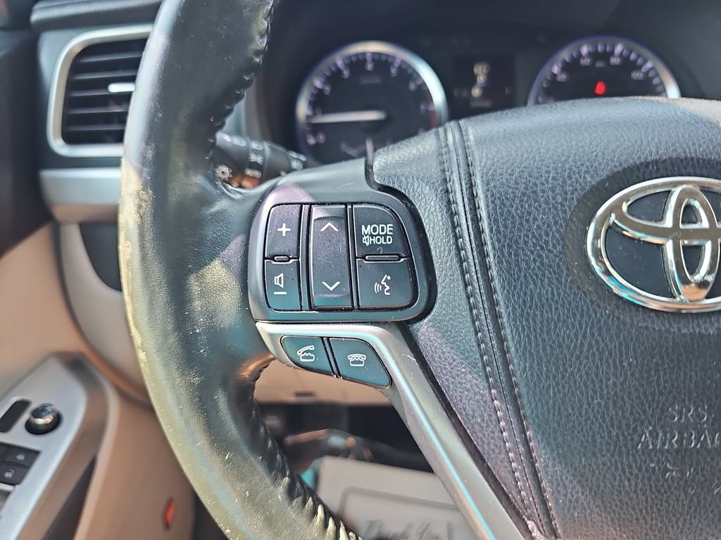 Used 2014 Toyota Highlander Limited Platinum AWD/4WD image 17