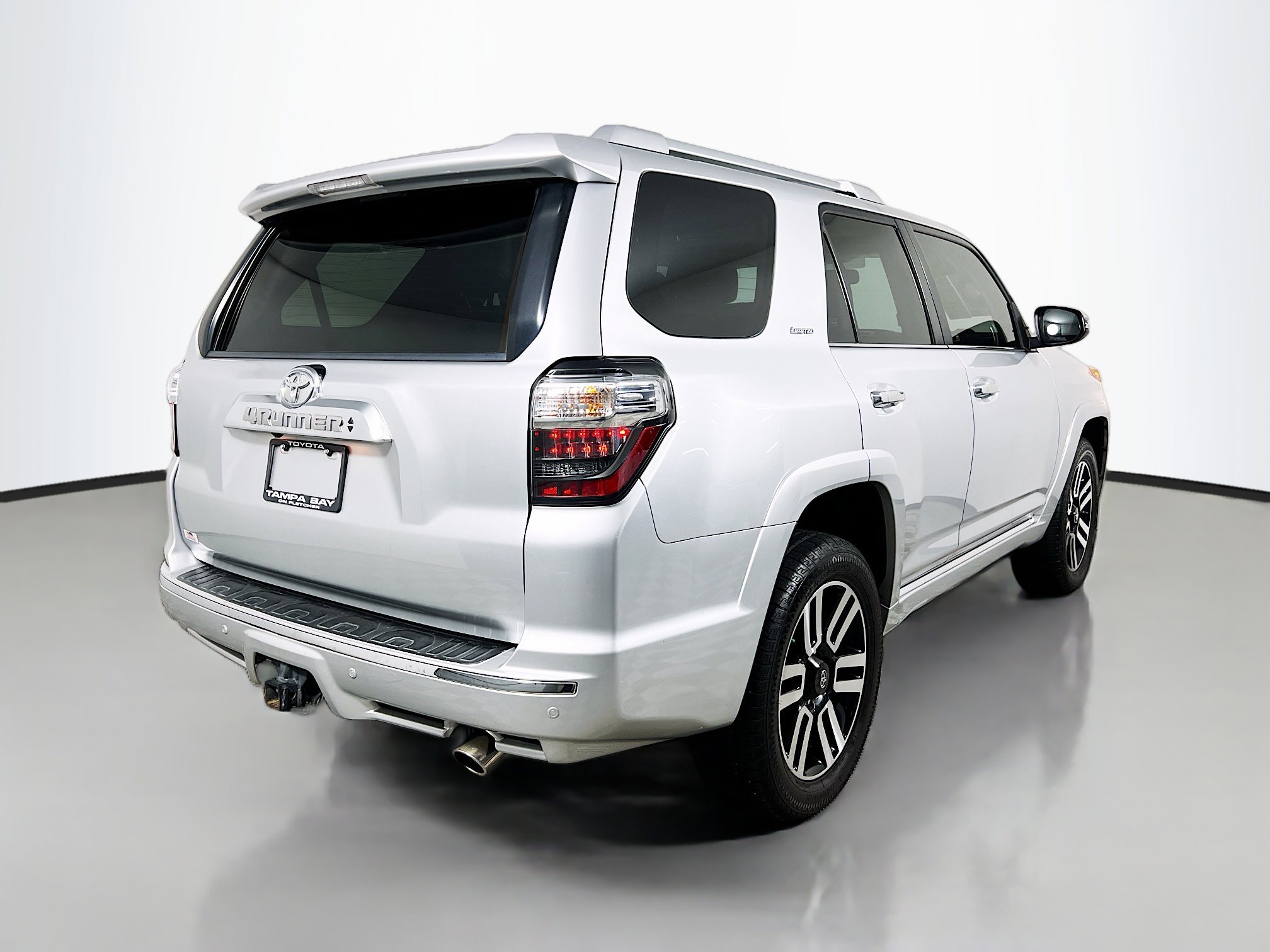 Used 2018 Toyota 4Runner Limited AWD/4WD image 4