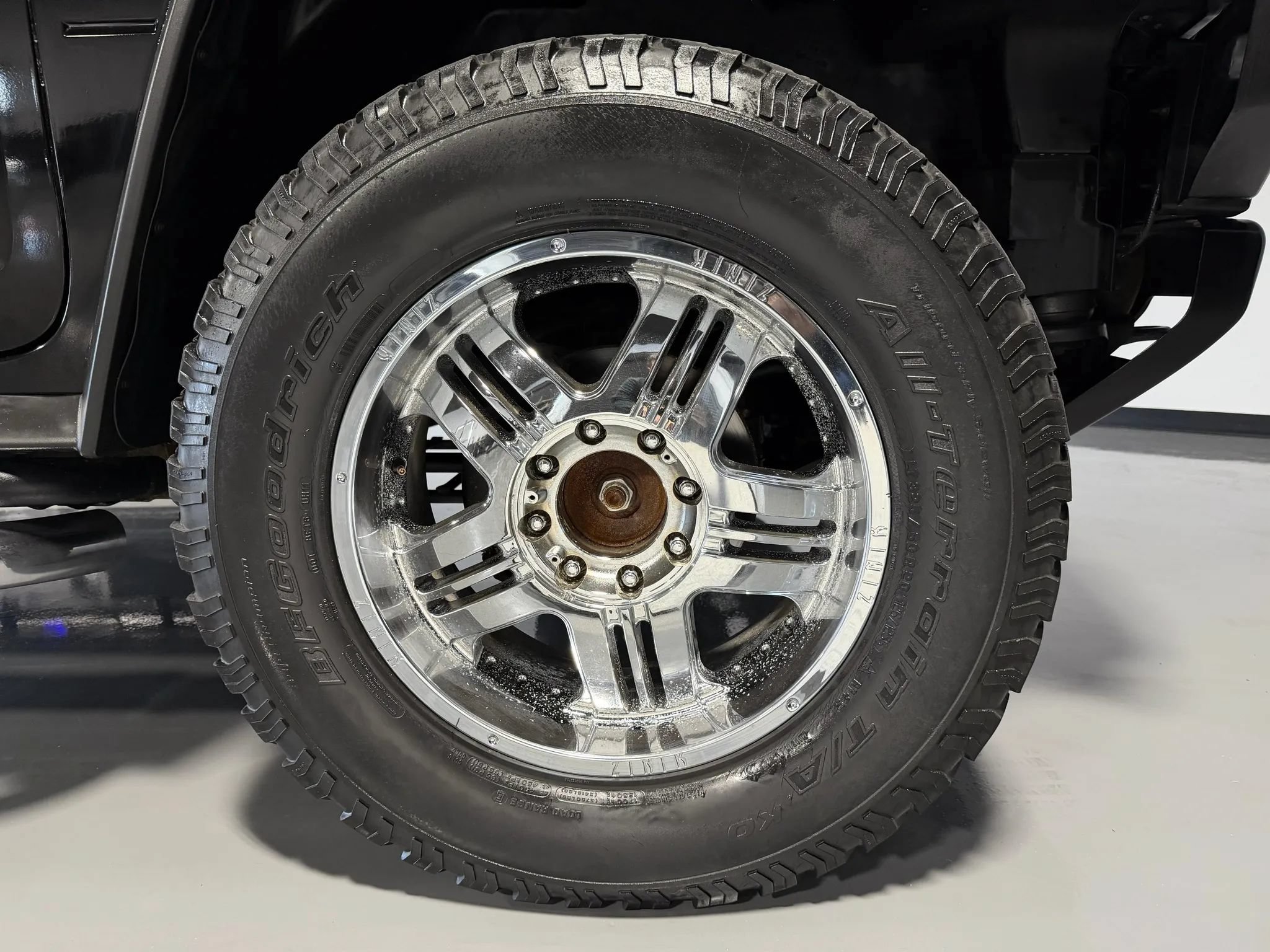 Used 2005 HUMMER H2 w/ Preferred Equipment Group AWD/4WD image 30