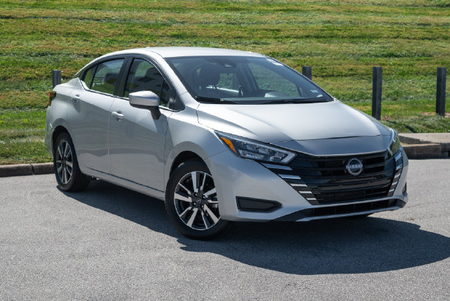 Certified 2025 Nissan Versa SV FWD image 6