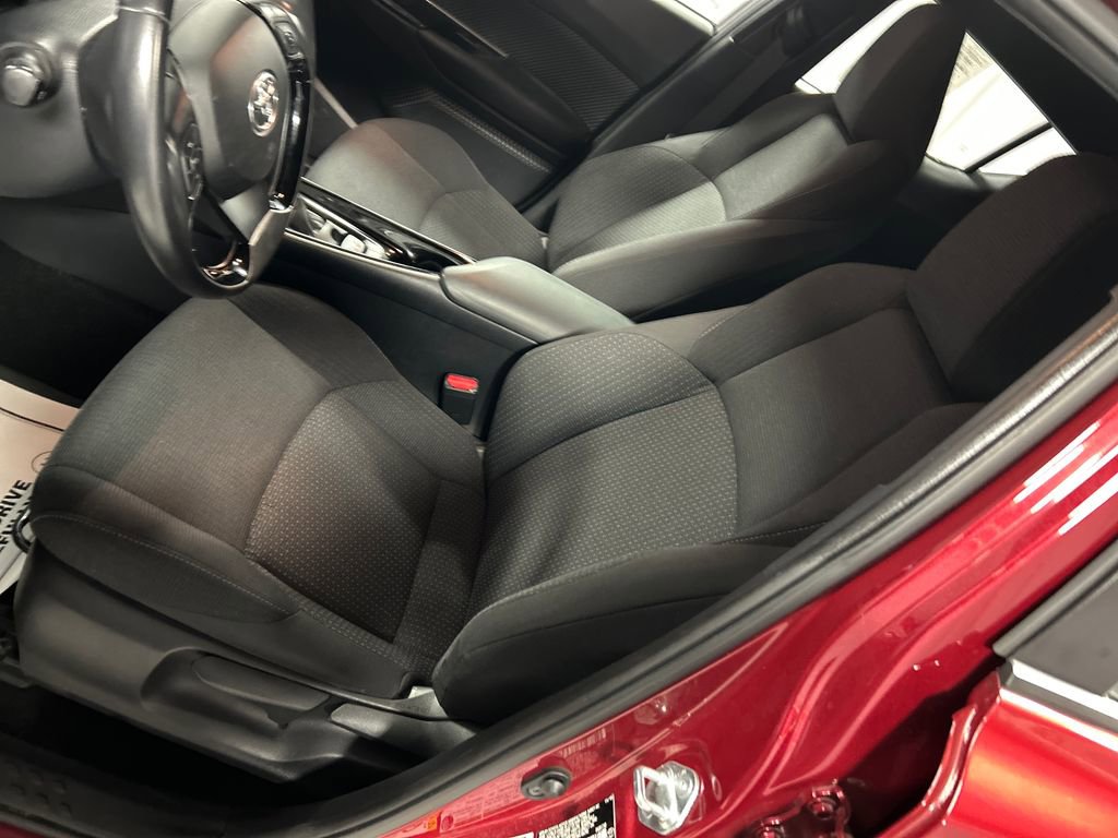 Used 2019 Toyota C-HR XLE image 10