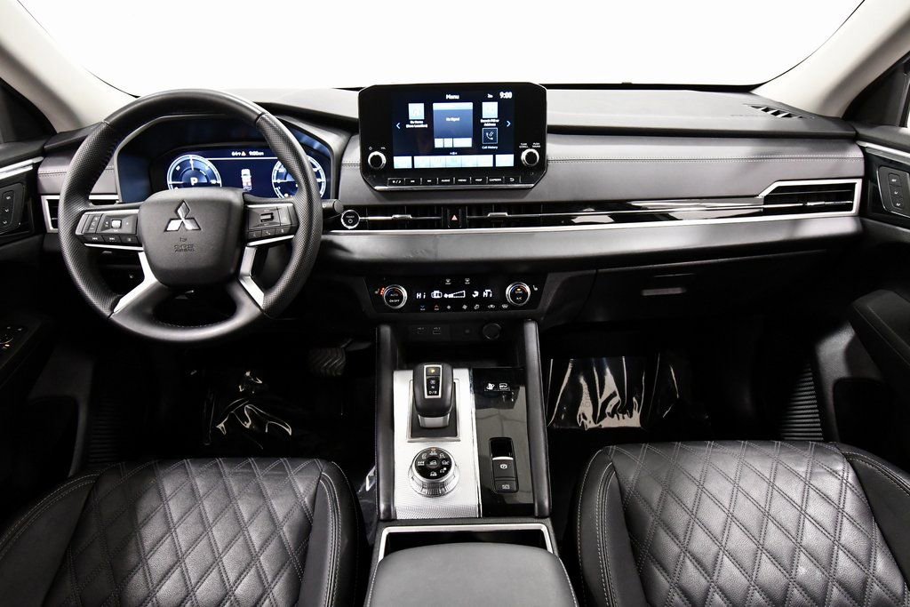 Used 2024 Mitsubishi Outlander SEL image 3