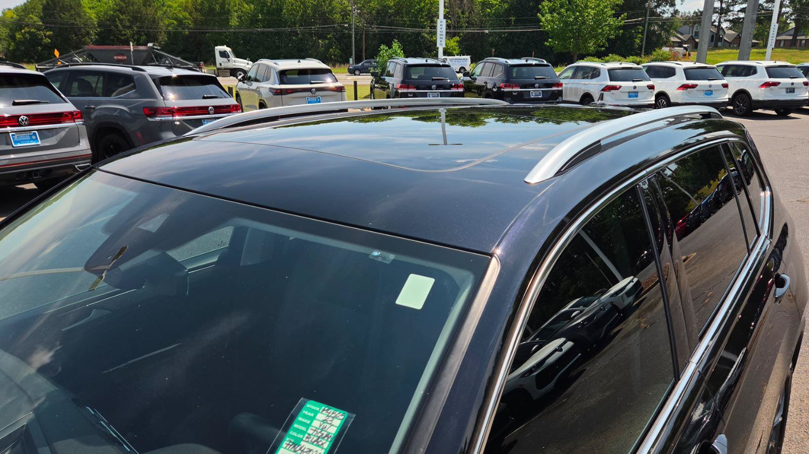 Certified 2023 Volkswagen Tiguan SE w/ Panoramic Sunroof Package FWD image 10