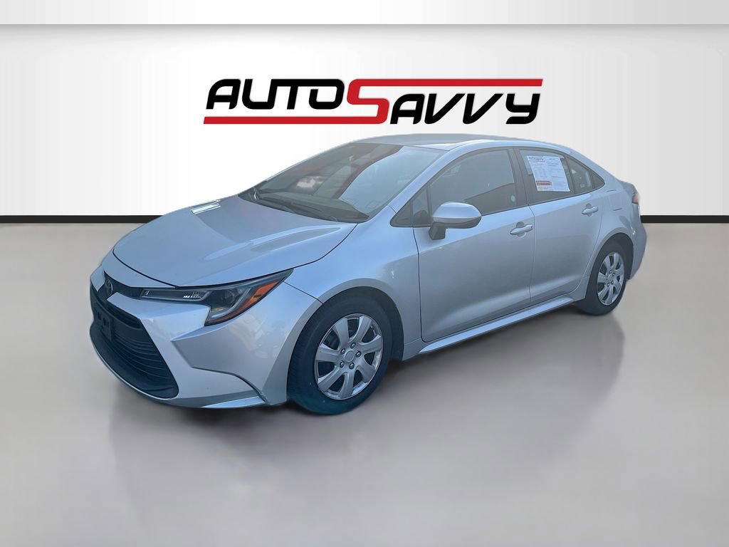 Used 2024 Toyota Corolla LE image 3