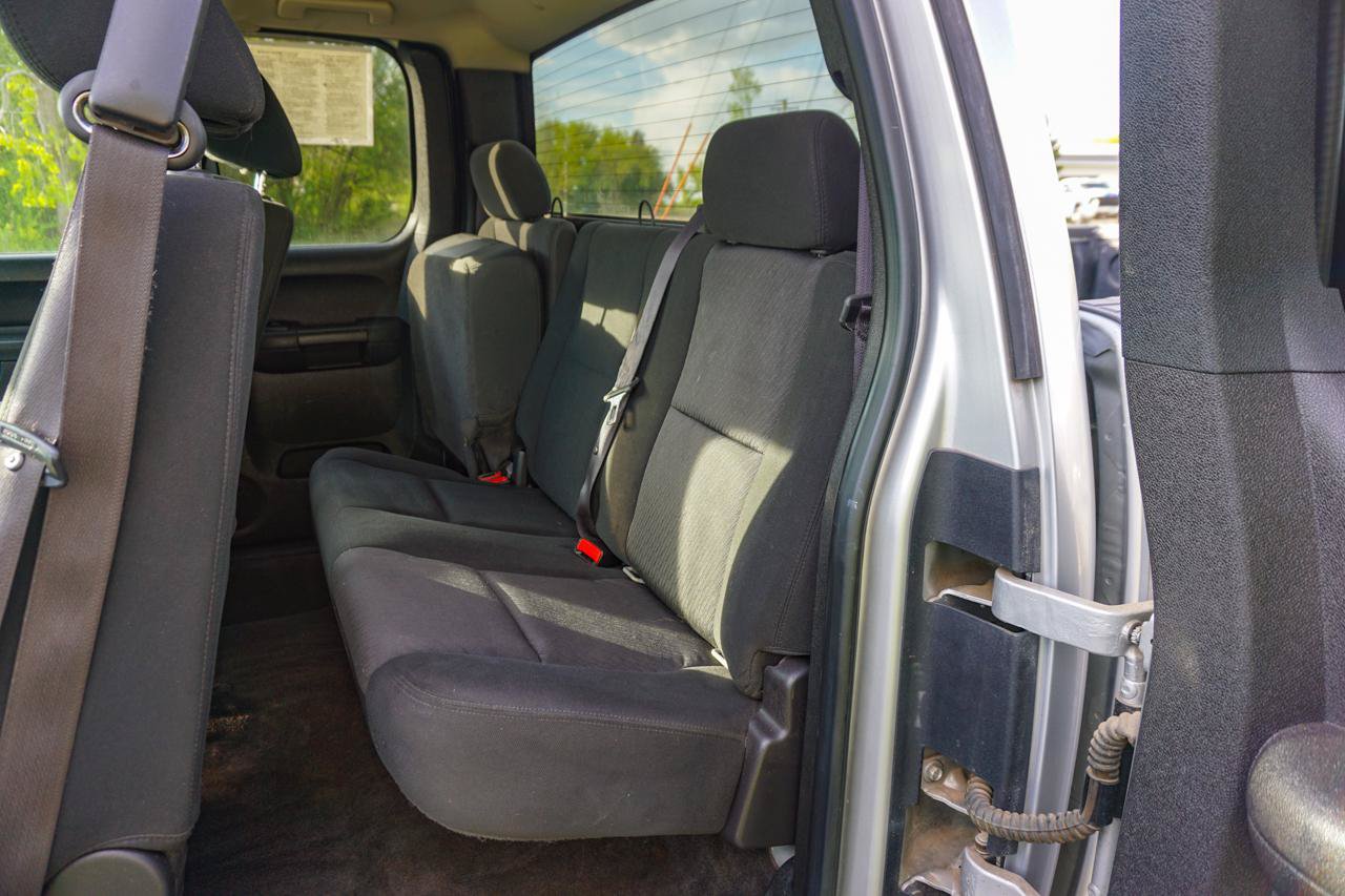 Used 2010 Chevrolet Silverado 2500 LT w/ Interior Plus Package AWD/4WD image 19
