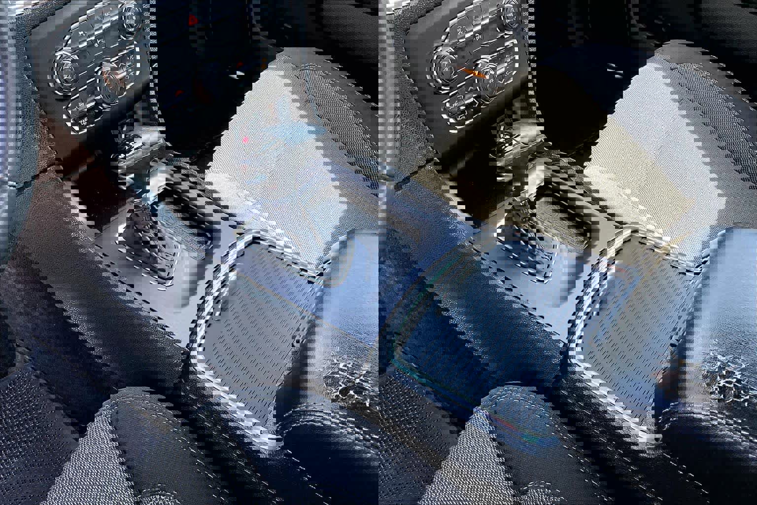 Used 2015 Dodge Charger SE image 17