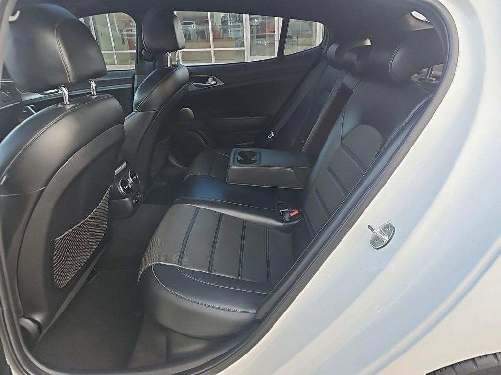 Used 2018 Kia Stinger GT2 image 33