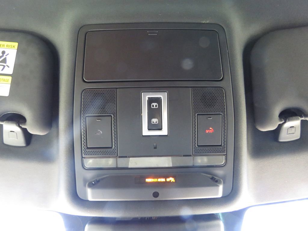 Used 2020 Land Rover Range Rover Evoque SE image 28