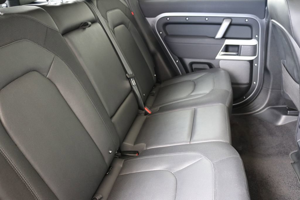 Used 2023 Land Rover Defender 110 X-Dynamic SE image 32