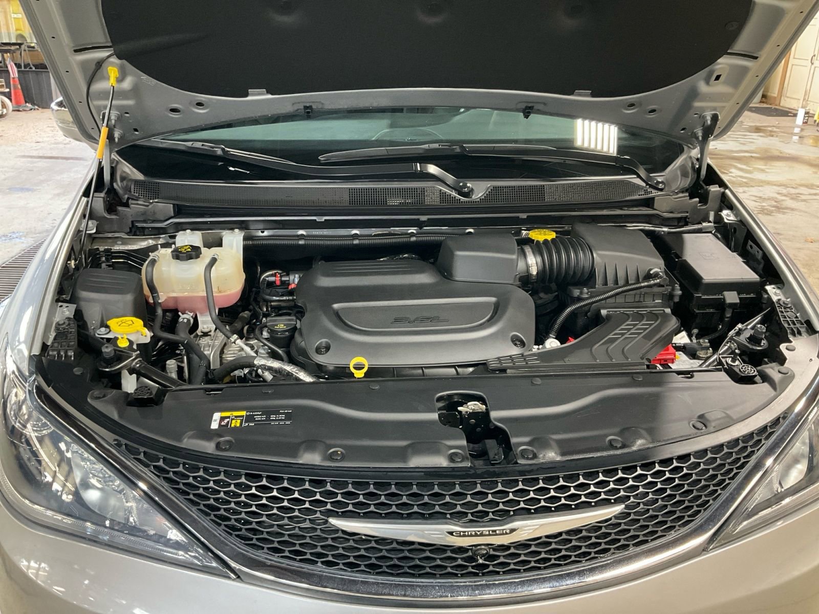 Used 2020 Chrysler Pacifica Limited image 18