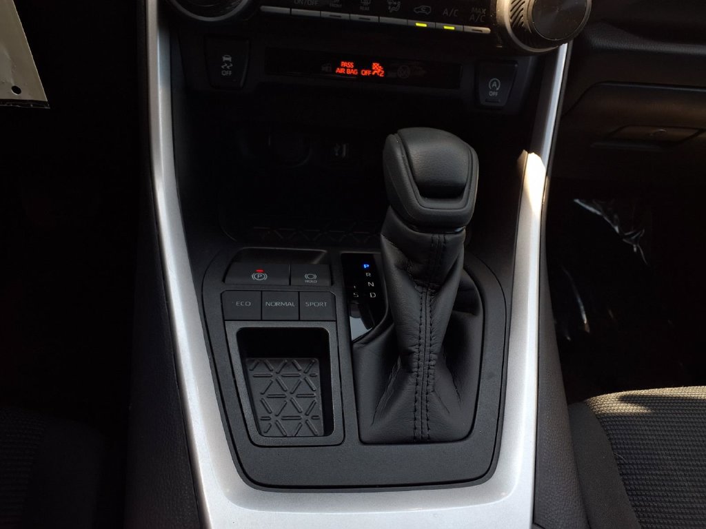 Certified 2025 Toyota RAV4 LE FWD image 13