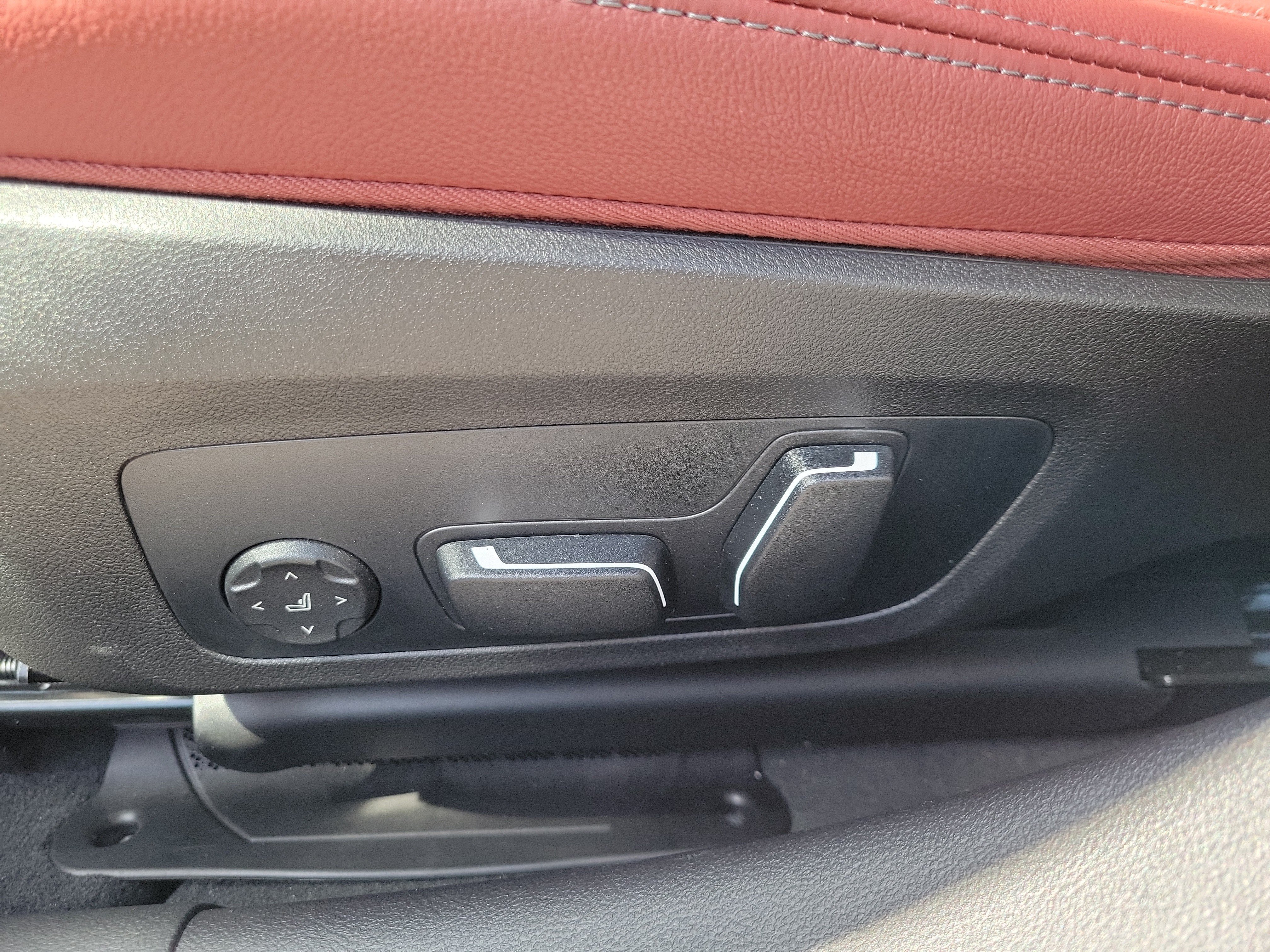 New 2026 BMW 330i Sedan w/ Convenience Package RWD image 12