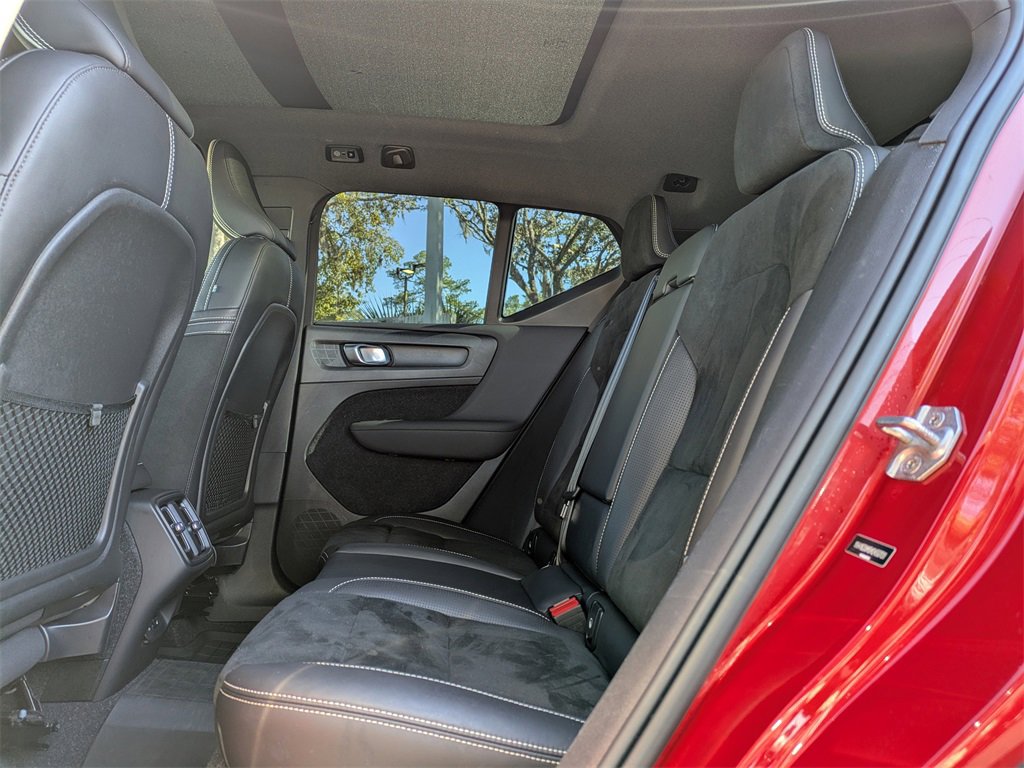 Used 2021 Volvo XC40 T5 R-Design w/ Climate Package image 15