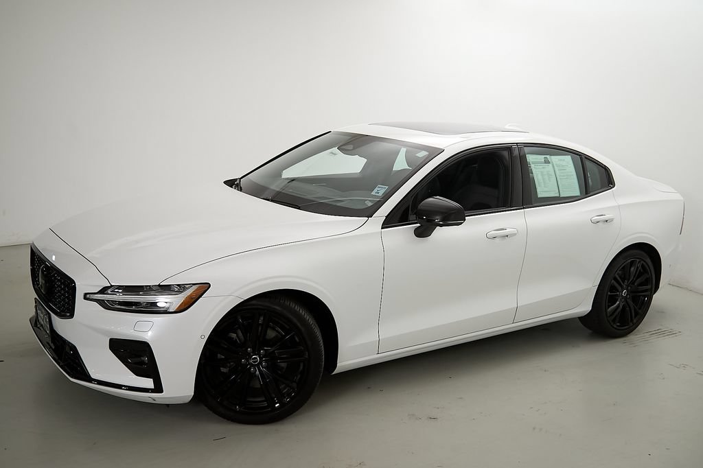 Certified 2025 Volvo S60 B5 Ultra AWD/4WD image 3