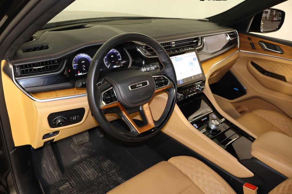 Used 2023 Jeep Grand Cherokee Summit AWD/4WD image 28