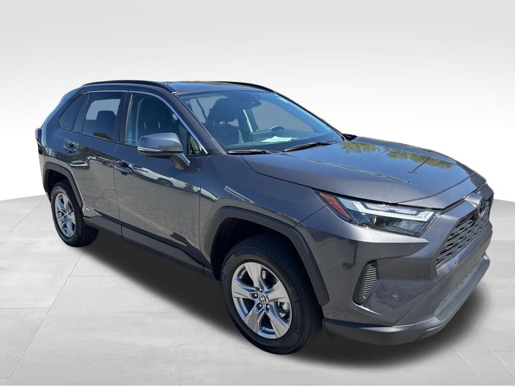 Used 2025 Toyota RAV4 XLE AWD/4WD image 8