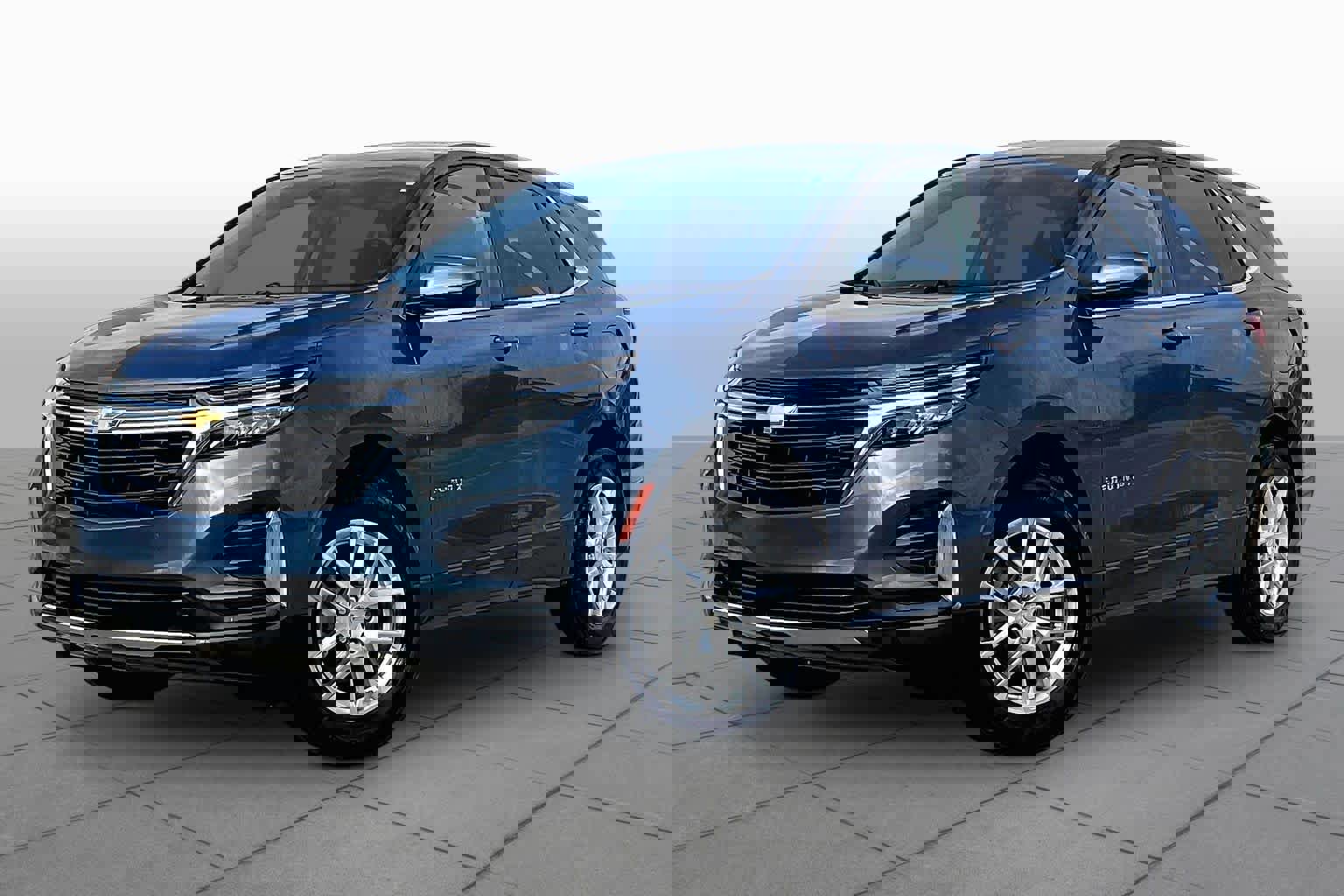 Used 2024 Chevrolet Equinox LT image 2