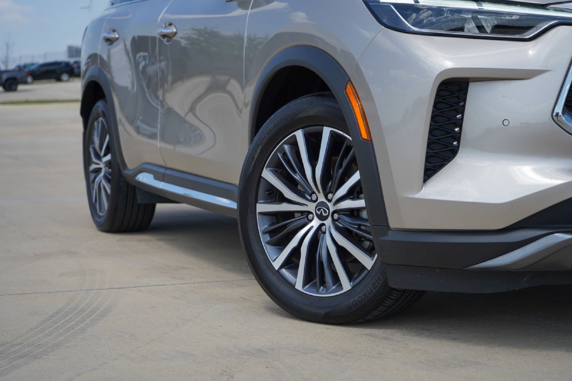 Certified 2025 INFINITI QX60 Sensory w/ Lighting Package (N94) image 2