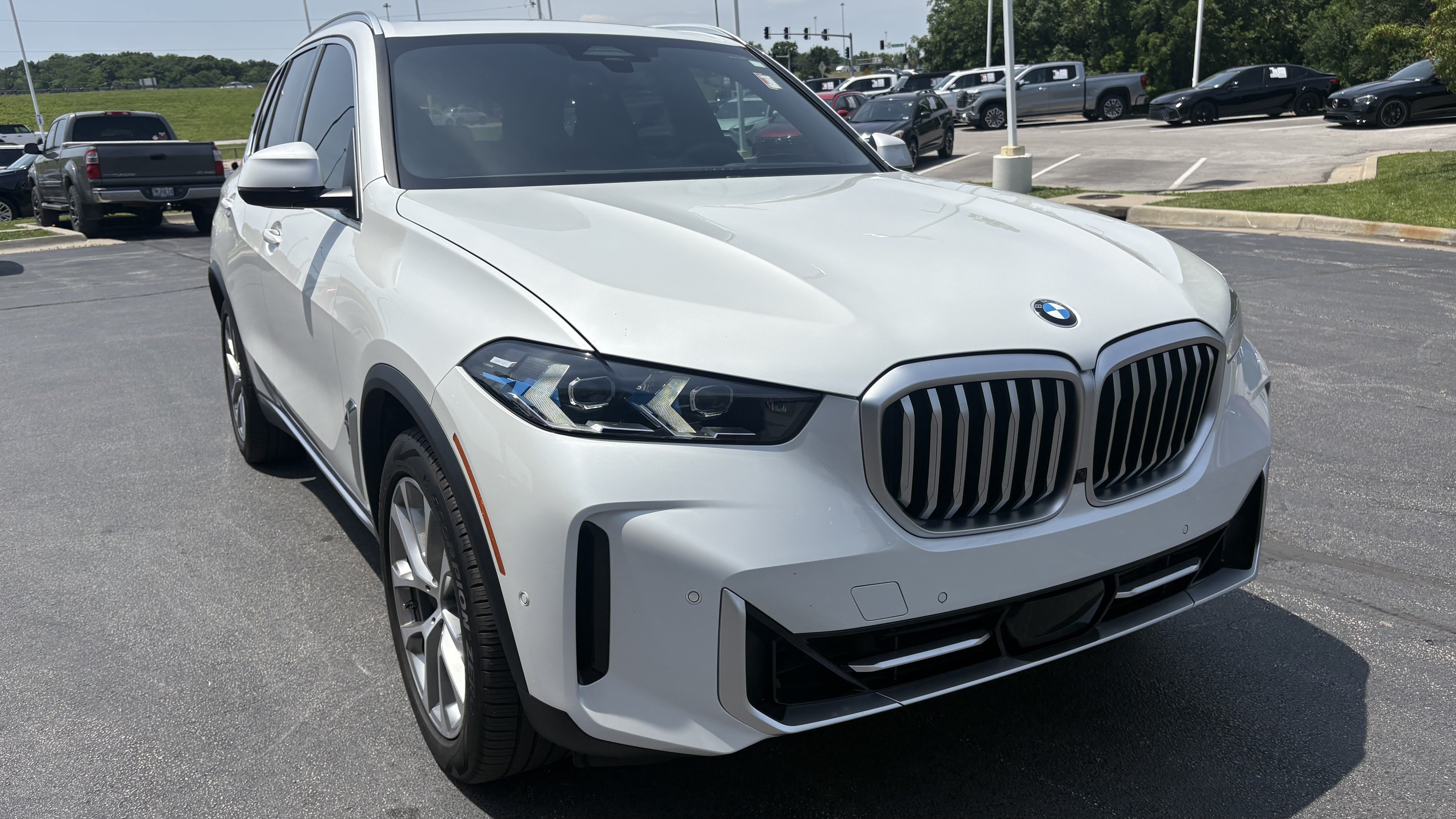 Certified 2025 BMW X5 xDrive40i w/ Premium Package AWD/4WD image 2