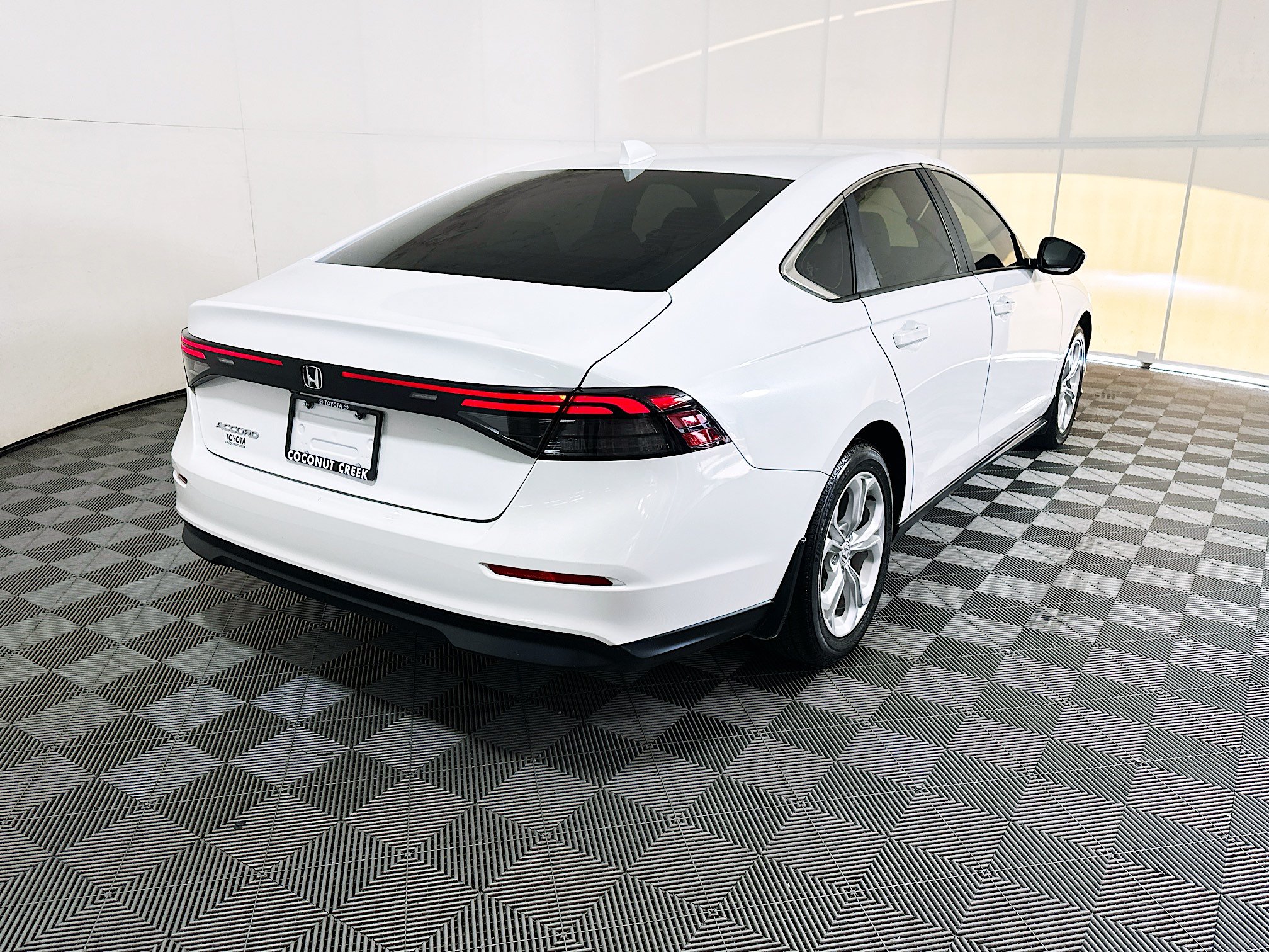 Used 2023 Honda Accord LX image 3