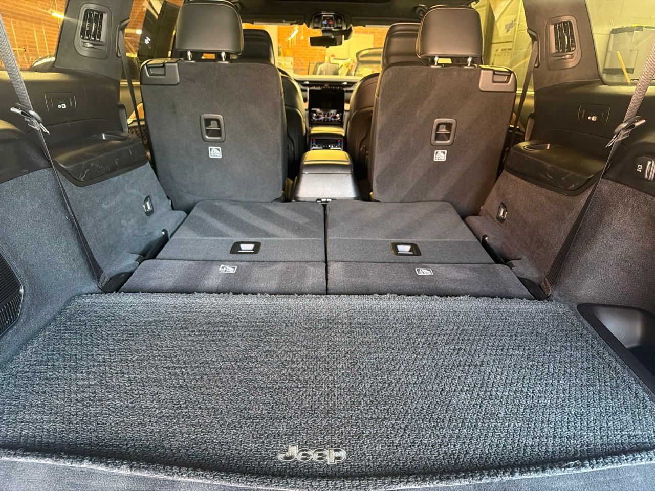 Used 2023 Jeep Grand Cherokee L Summit AWD/4WD image 17