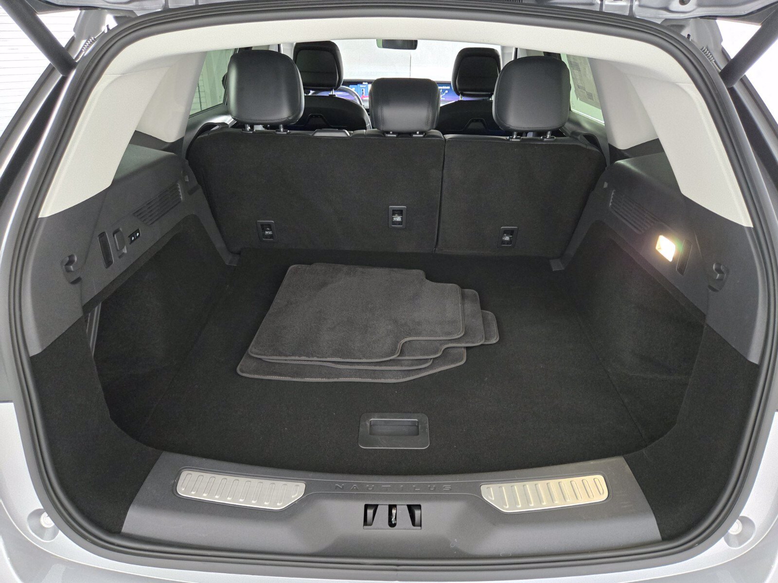 New 2026 Lincoln Nautilus Reserve w/ Jet Appearance Package AWD/4WD image 18