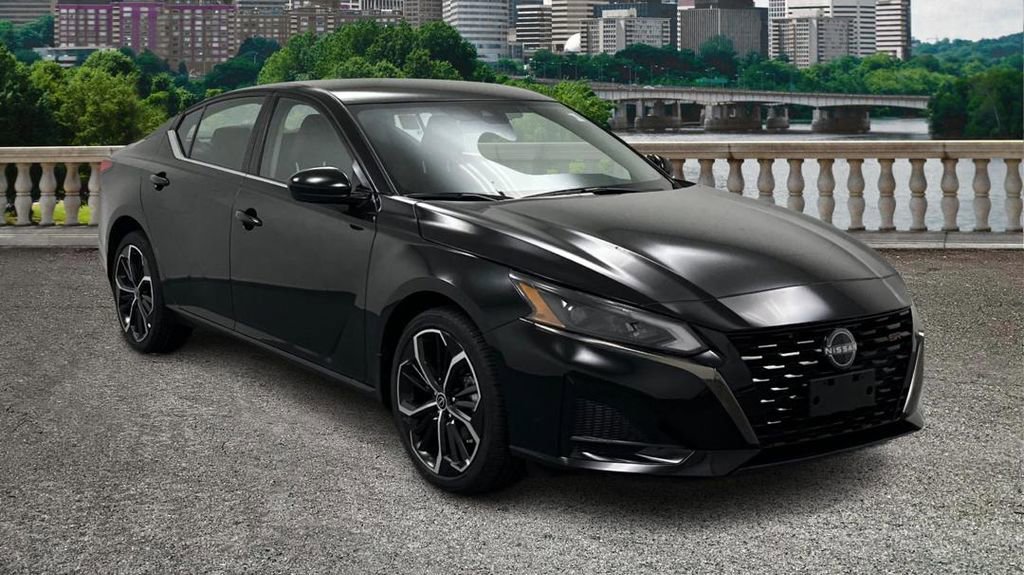 Used 2024 Nissan Altima 2.5 SR image 3