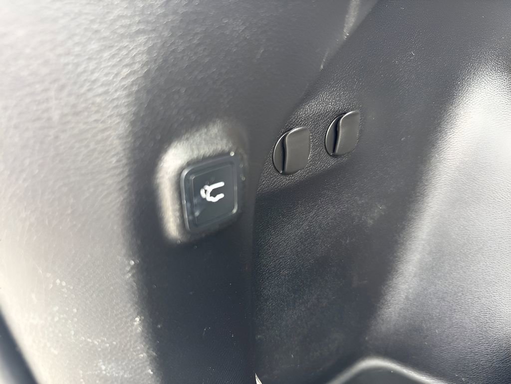 Used 2019 Jeep Cherokee Limited FWD image 29
