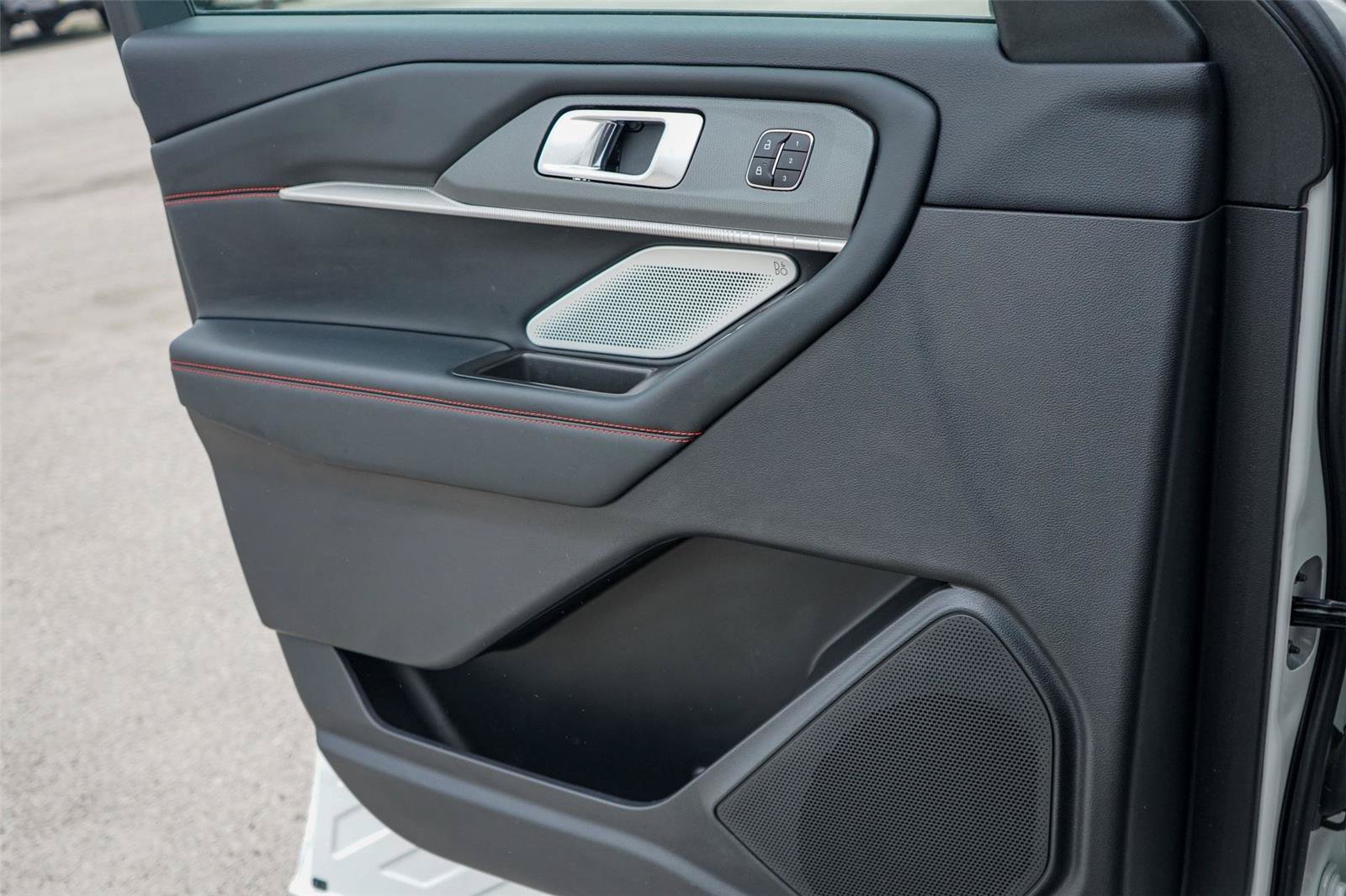 Certified 2025 Ford Explorer ST RWD image 19