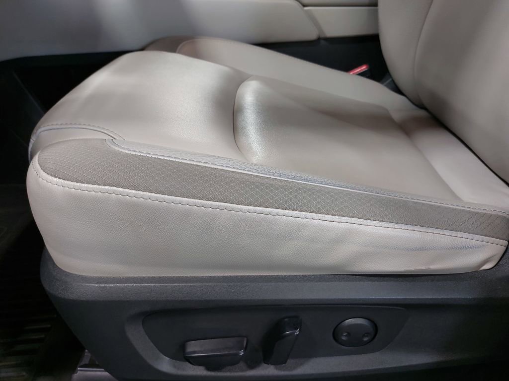 Used 2023 Nissan Pathfinder SL image 30