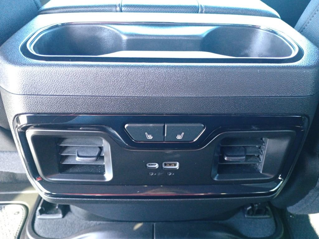 Used 2025 GMC Sierra 2500 AT4 image 21