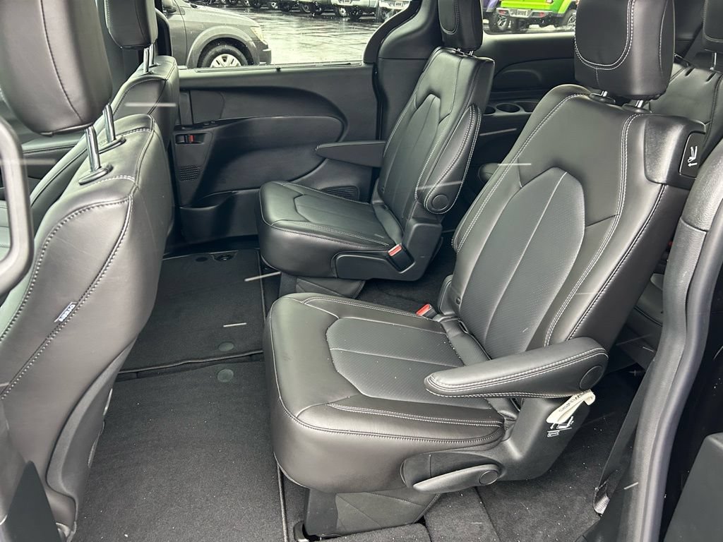 New 2026 Chrysler Pacifica Select w/ S Appearance Package FWD image 12