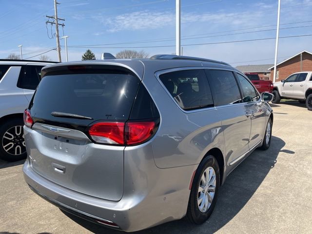Used 2018 Chrysler Pacifica Touring-L w/ Advanced Safetytec Group image 5