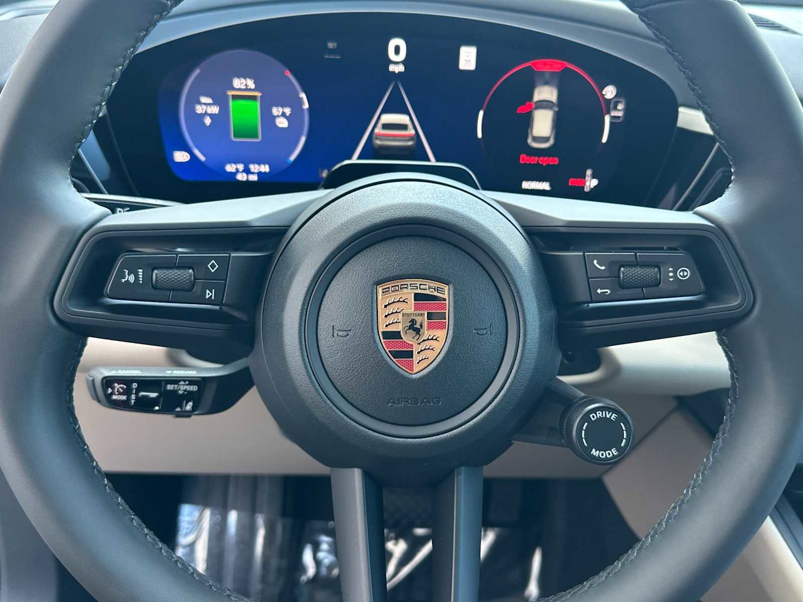 New 2026 Porsche Macan 4 Electric image 24