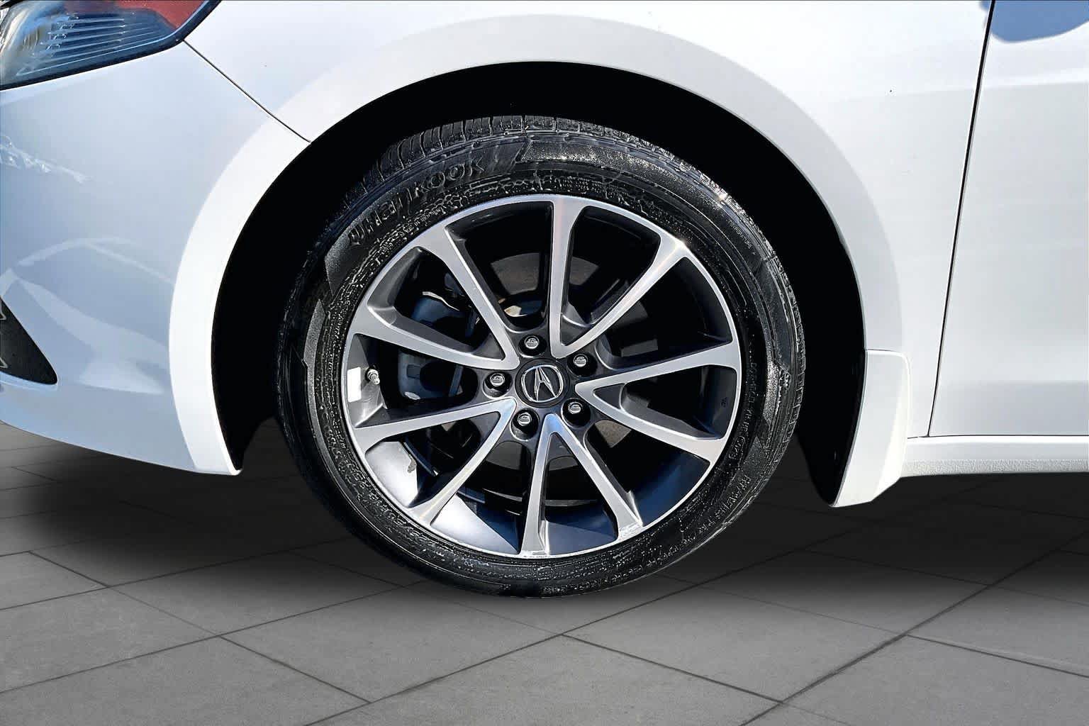 Used 2016 Acura TLX w/ Technology Package FWD image 11