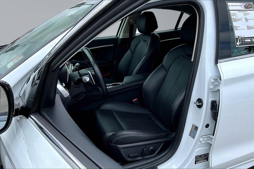 Used 2025 Genesis G70 2.5T RWD image 22