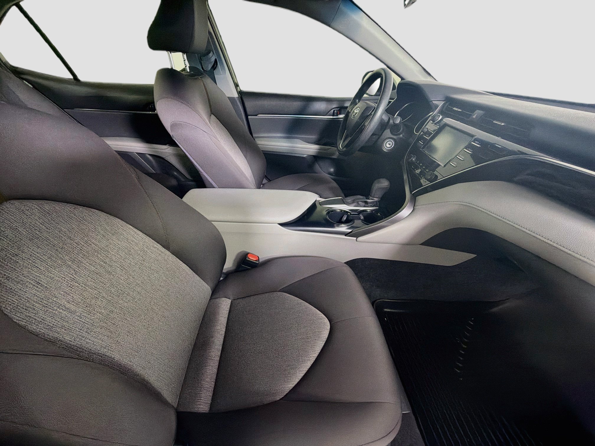 Used 2018 Toyota Camry LE FWD image 28