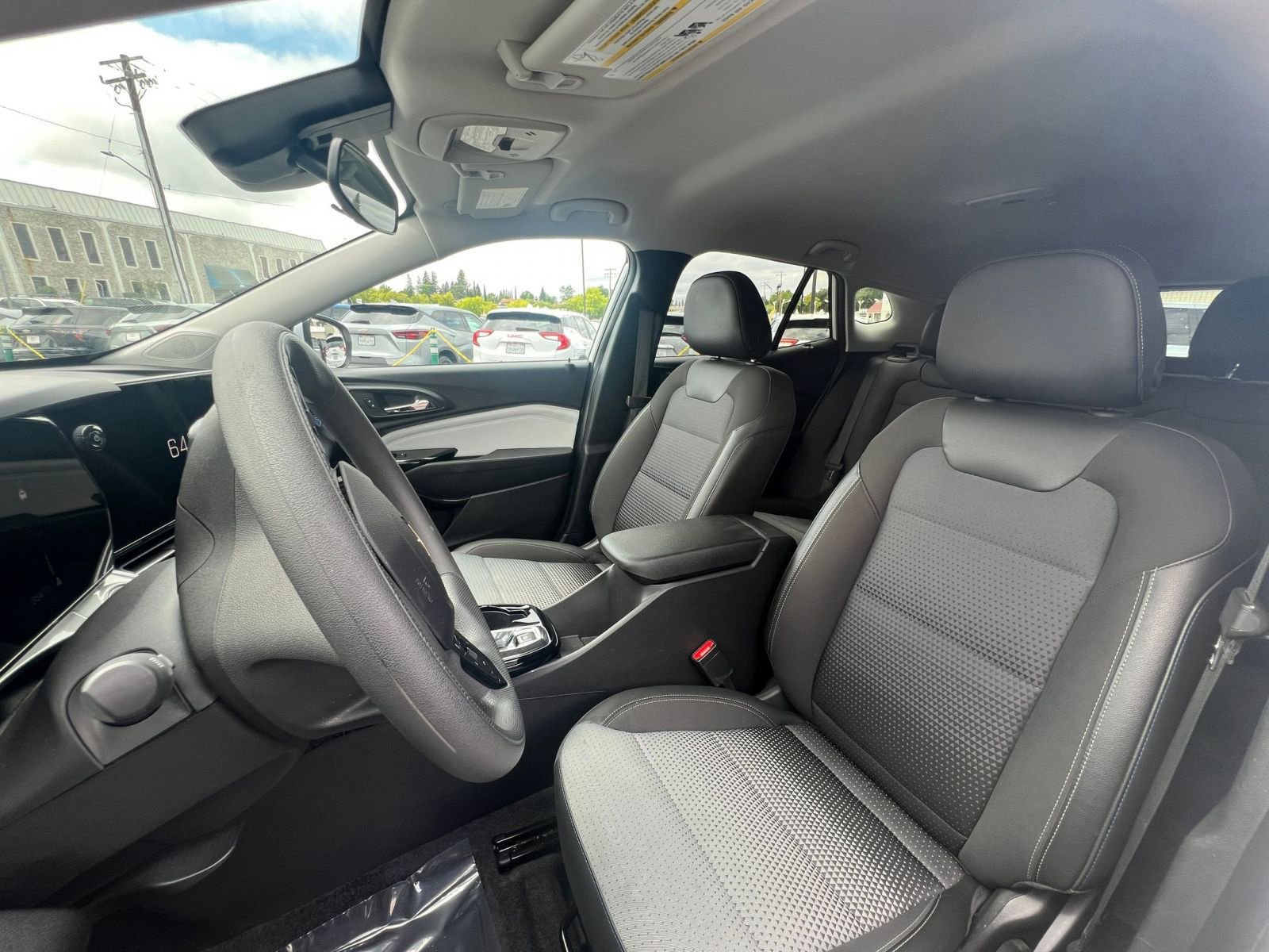 Used 2025 Chevrolet Trax LT FWD image 25