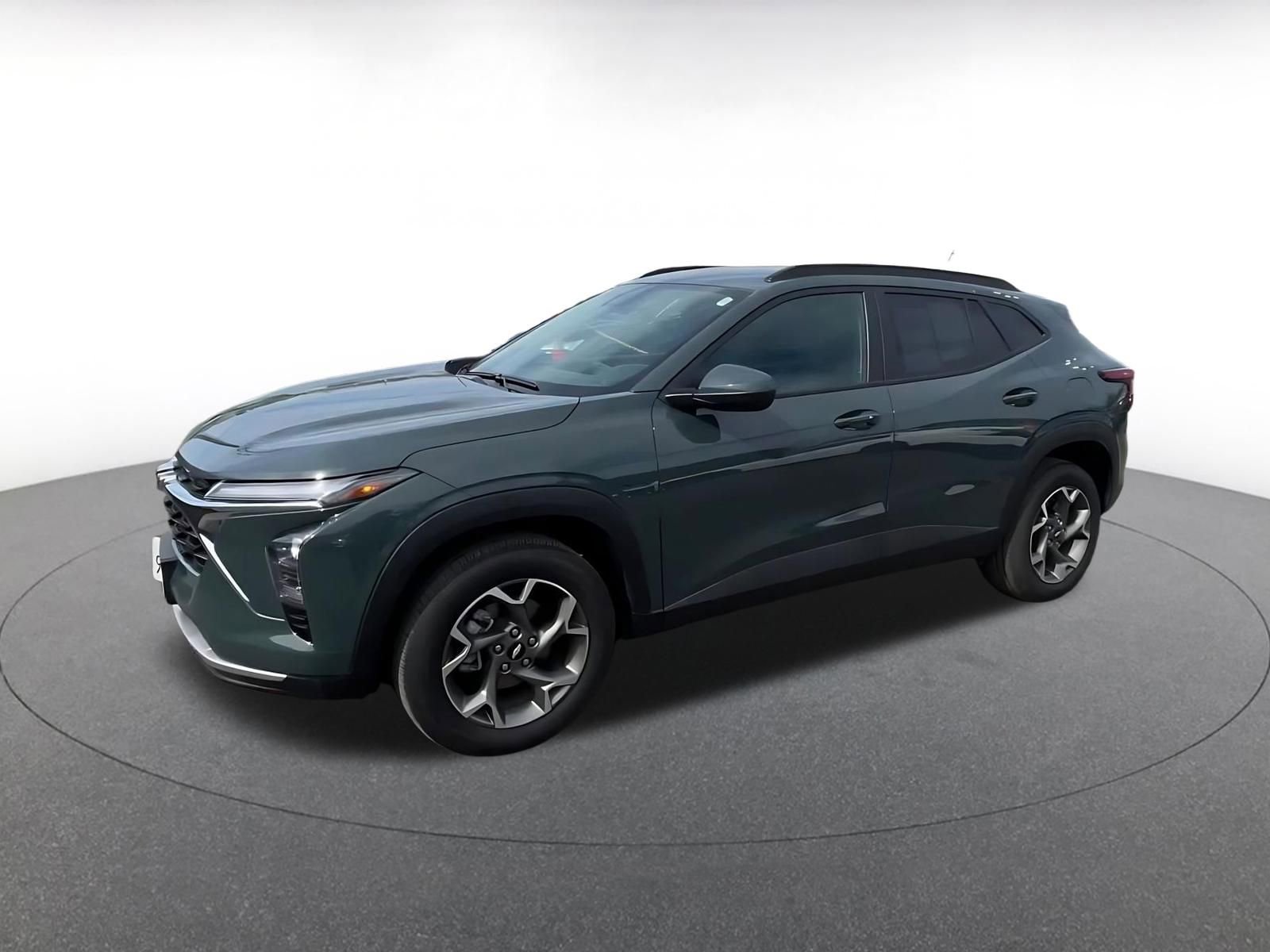 Used 2025 Chevrolet Trax LT w/ LT Convenience Package image 8