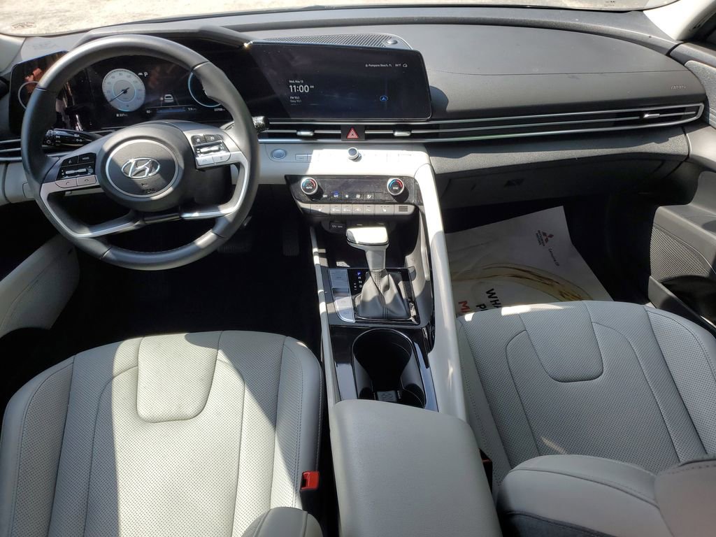 Used 2023 Hyundai Elantra Limited FWD image 9